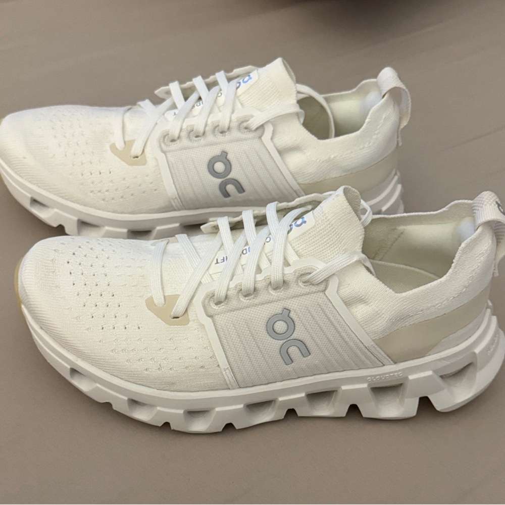 On Cloud Cloudswift 4 Athletic Shoes